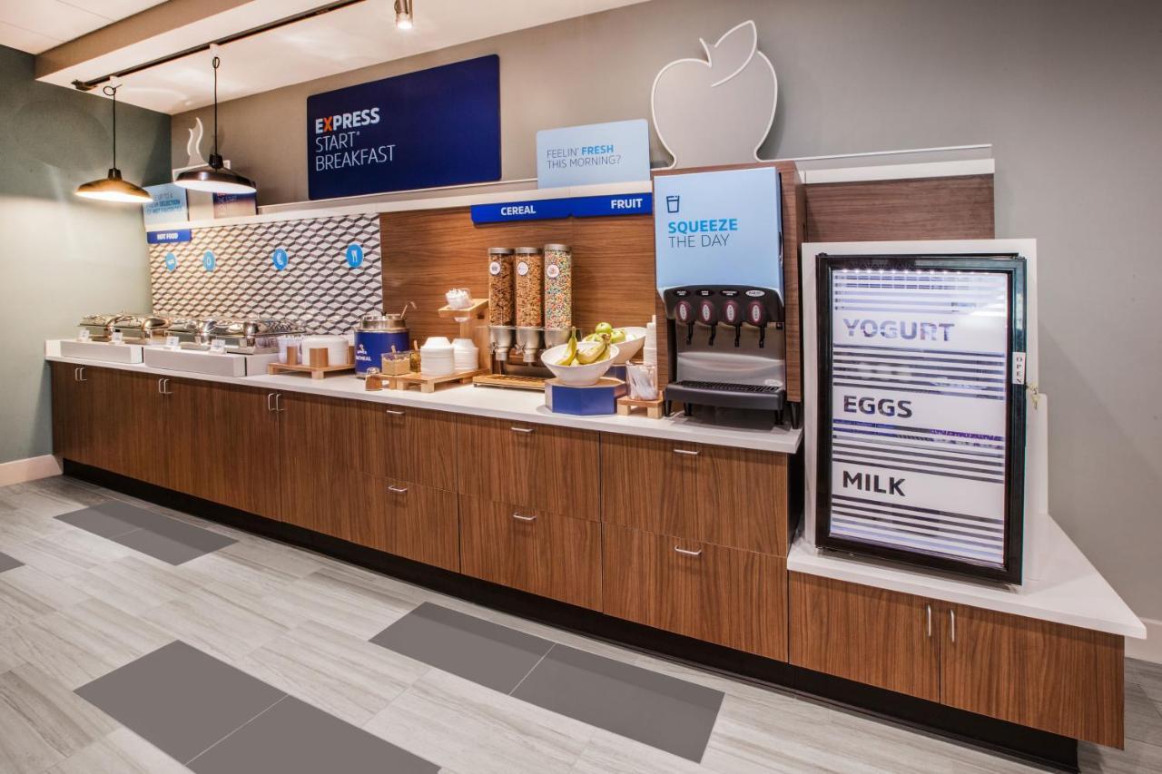 Holiday Inn Express & Suites Drayton Valley By Ihg Экстерьер фото