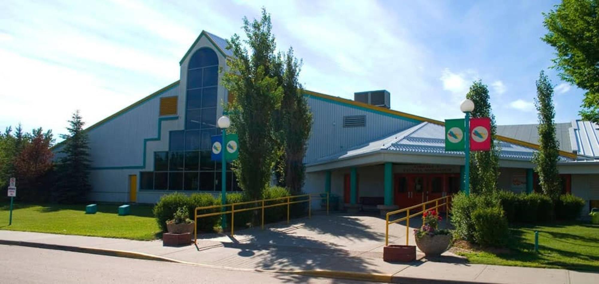 Holiday Inn Express & Suites Drayton Valley By Ihg Экстерьер фото